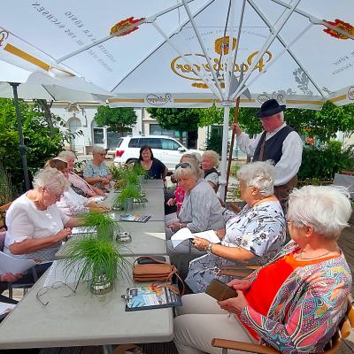 Ash Strickfrauen Kaffetrinken 01